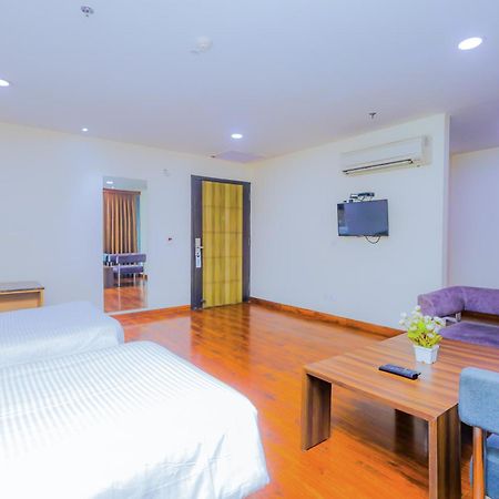 Hyphen Business Hotel 노이다 외부 사진