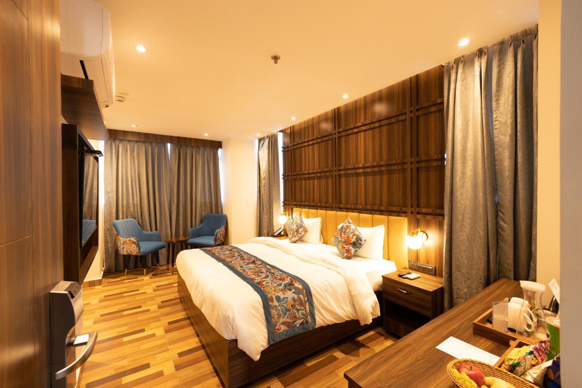 Hyphen Business Hotel 노이다 외부 사진