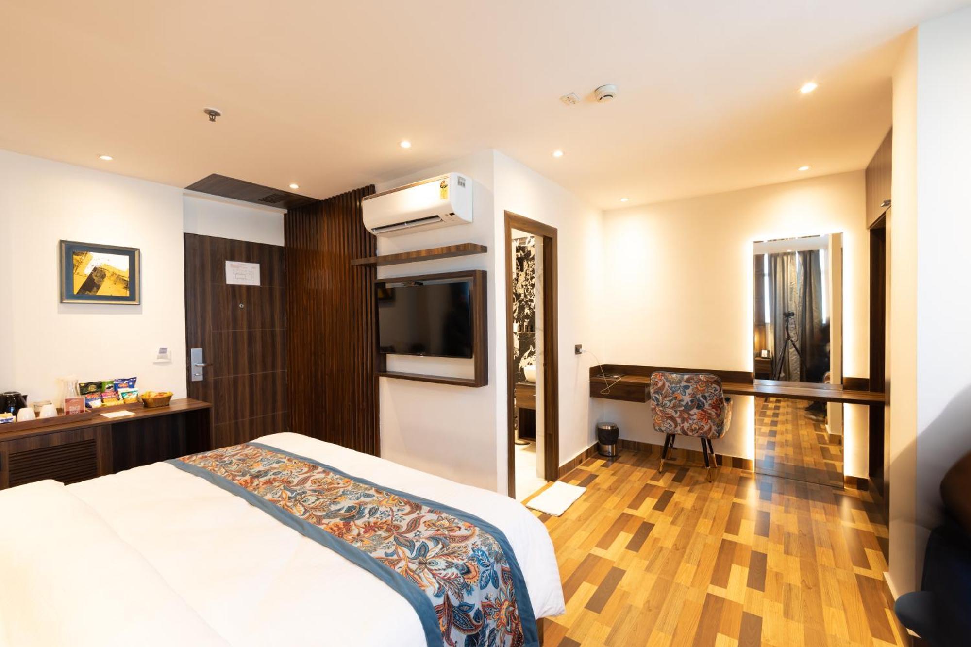 Hyphen Business Hotel 노이다 외부 사진