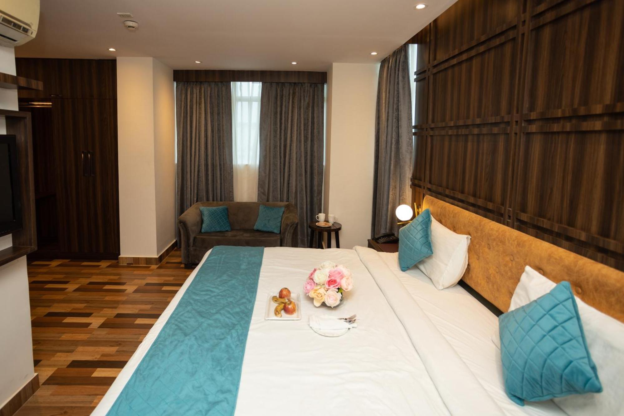 Hyphen Business Hotel 노이다 외부 사진