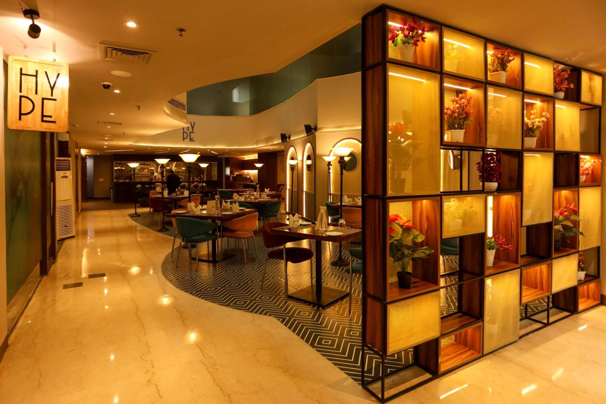 Hyphen Business Hotel 노이다 외부 사진