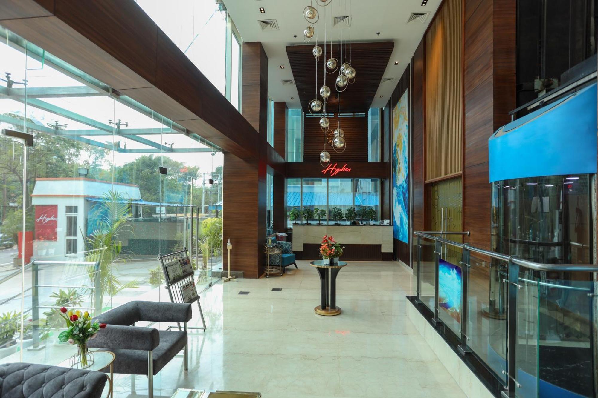 Hyphen Business Hotel 노이다 외부 사진