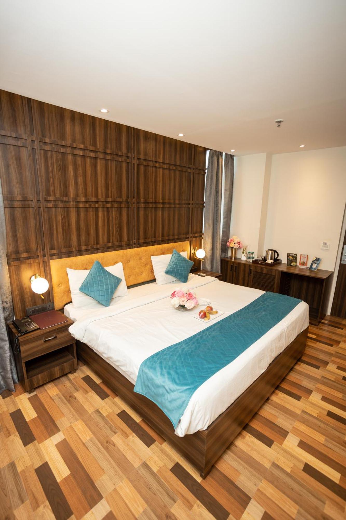 Hyphen Business Hotel 노이다 외부 사진