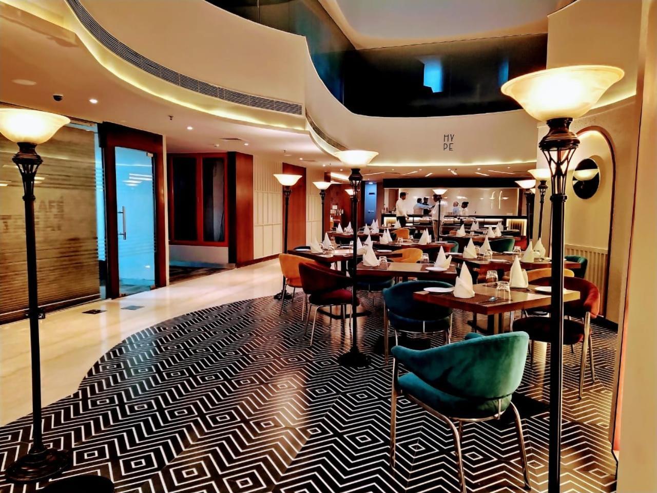 Hyphen Business Hotel 노이다 외부 사진