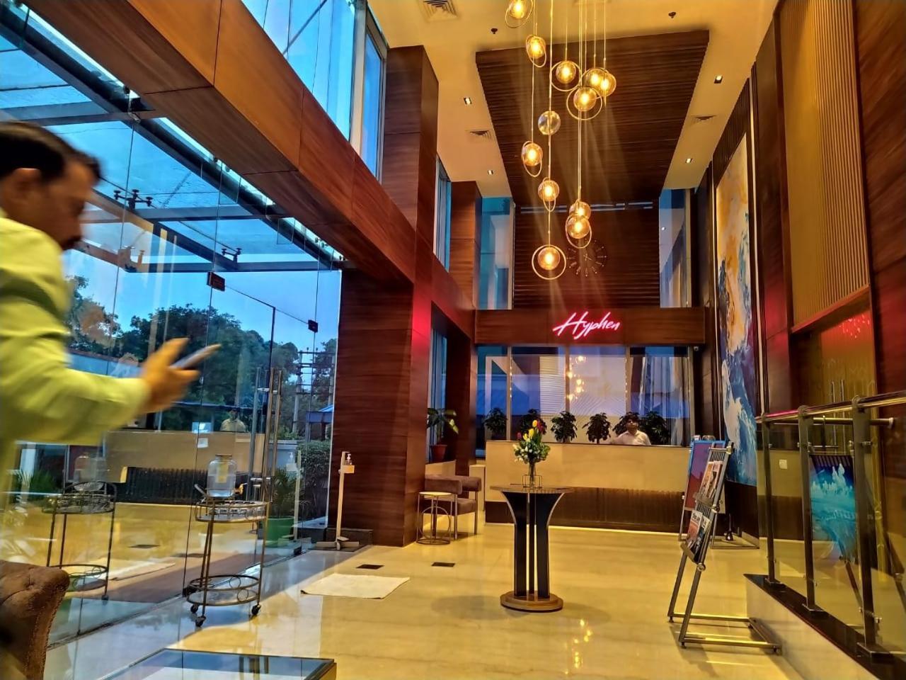 Hyphen Business Hotel 노이다 외부 사진