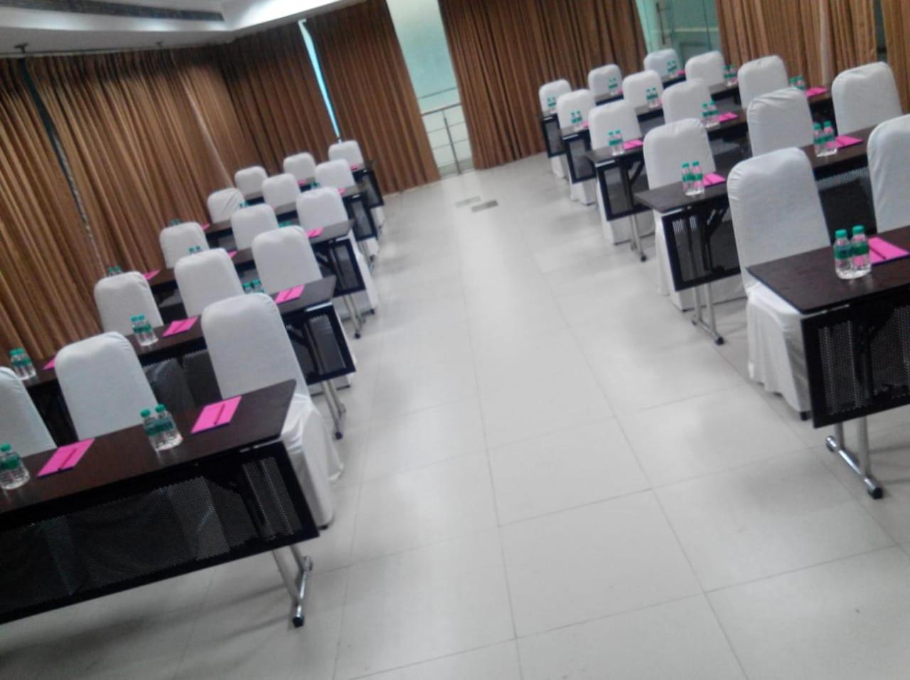Hyphen Business Hotel 노이다 외부 사진