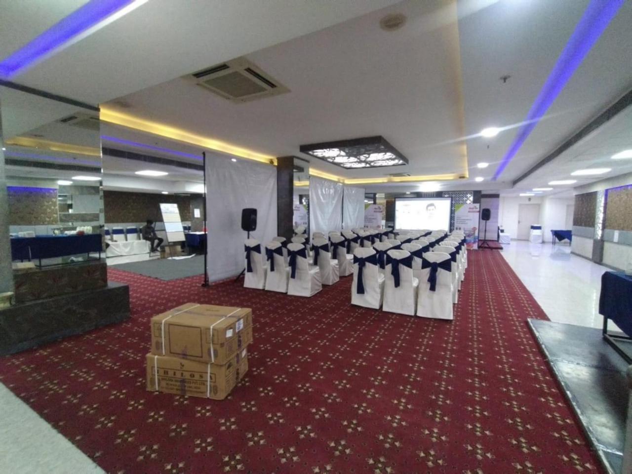Hyphen Business Hotel 노이다 외부 사진
