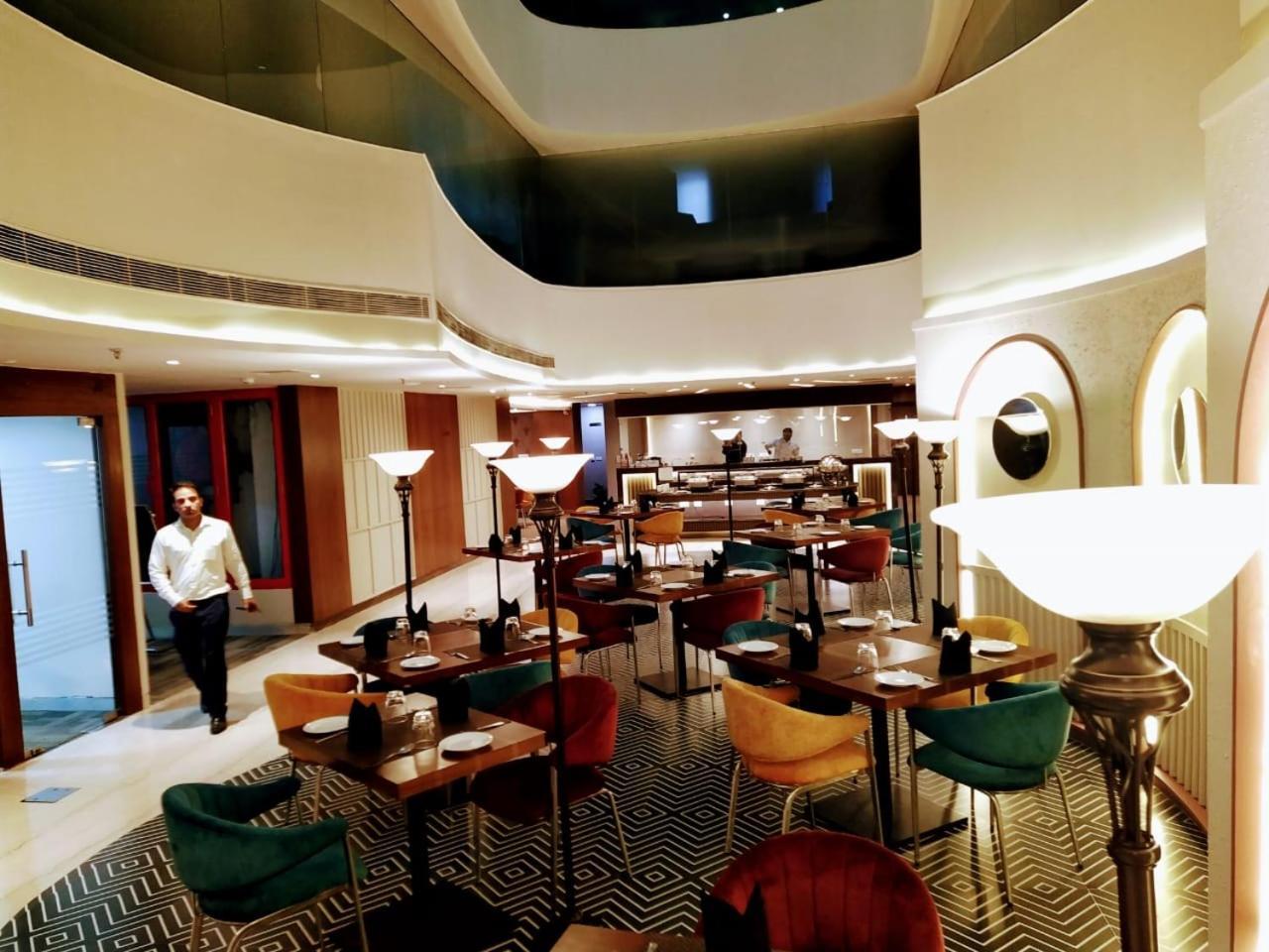 Hyphen Business Hotel 노이다 외부 사진