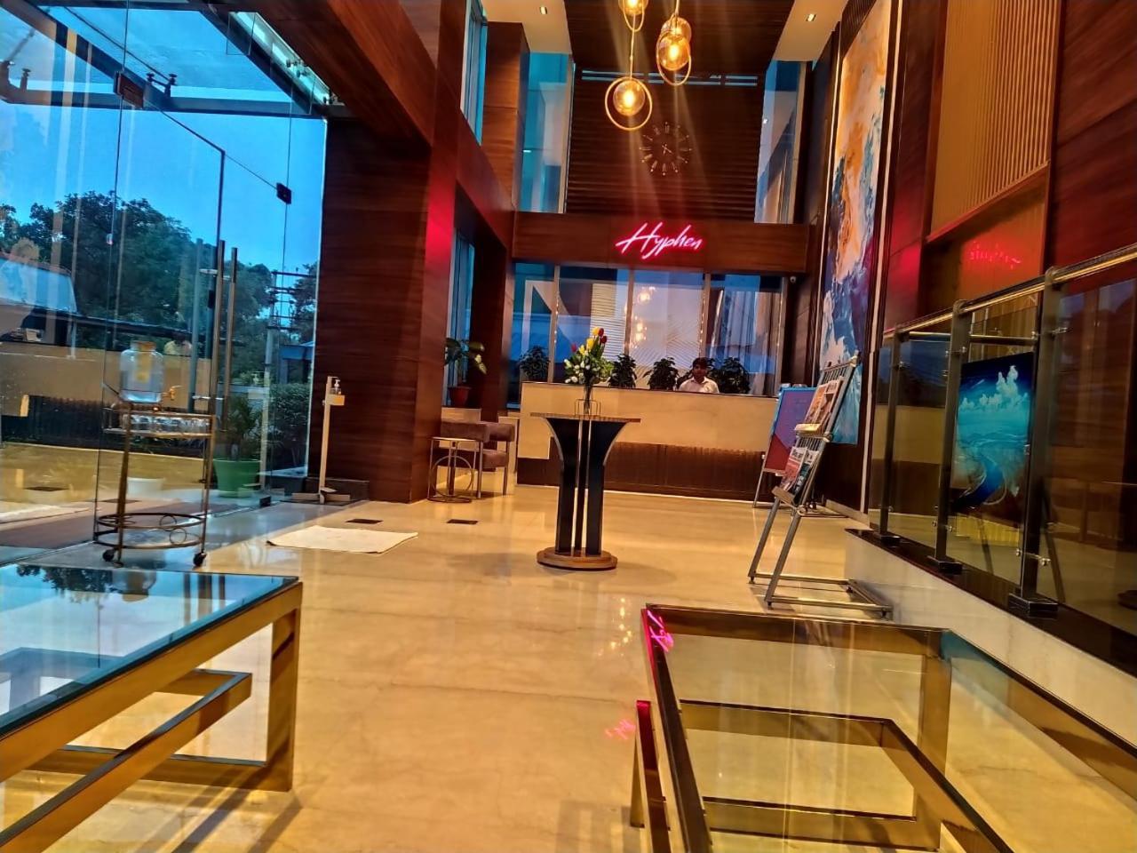 Hyphen Business Hotel 노이다 외부 사진