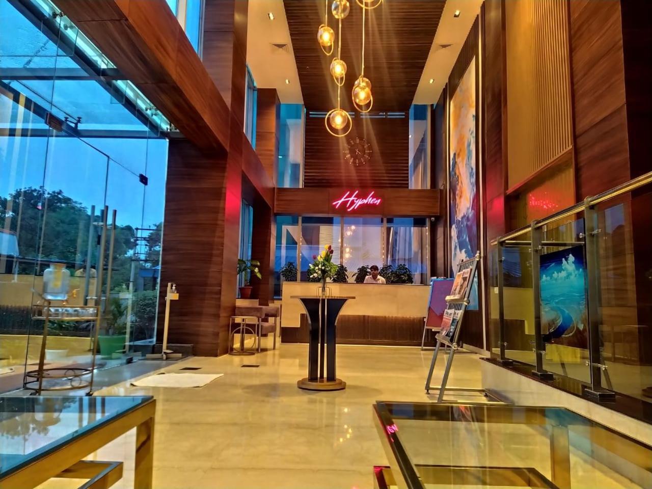Hyphen Business Hotel 노이다 외부 사진