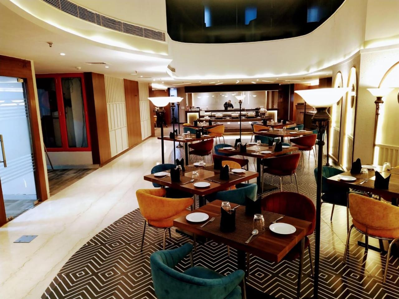 Hyphen Business Hotel 노이다 외부 사진