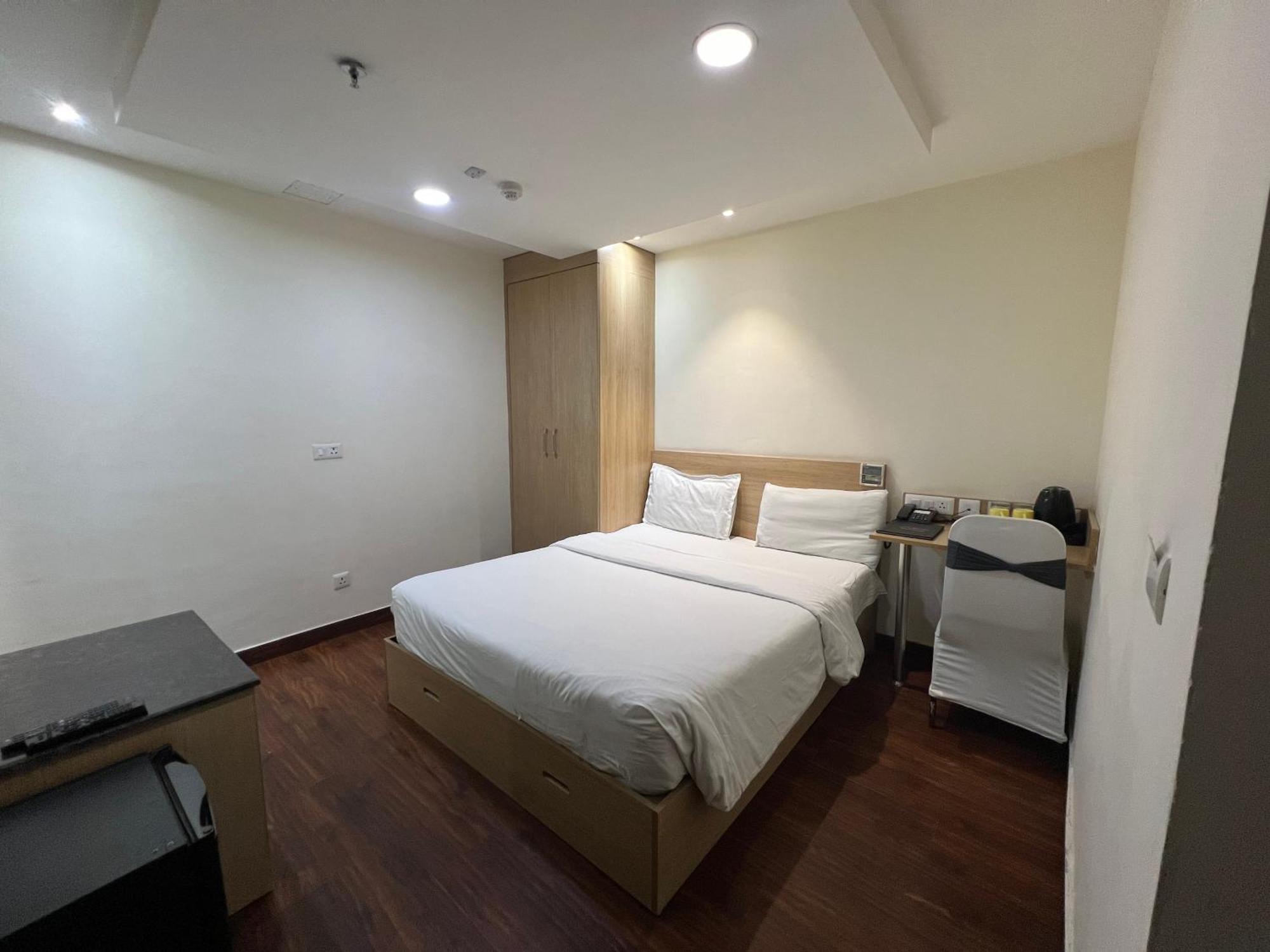Hyphen Business Hotel 노이다 외부 사진