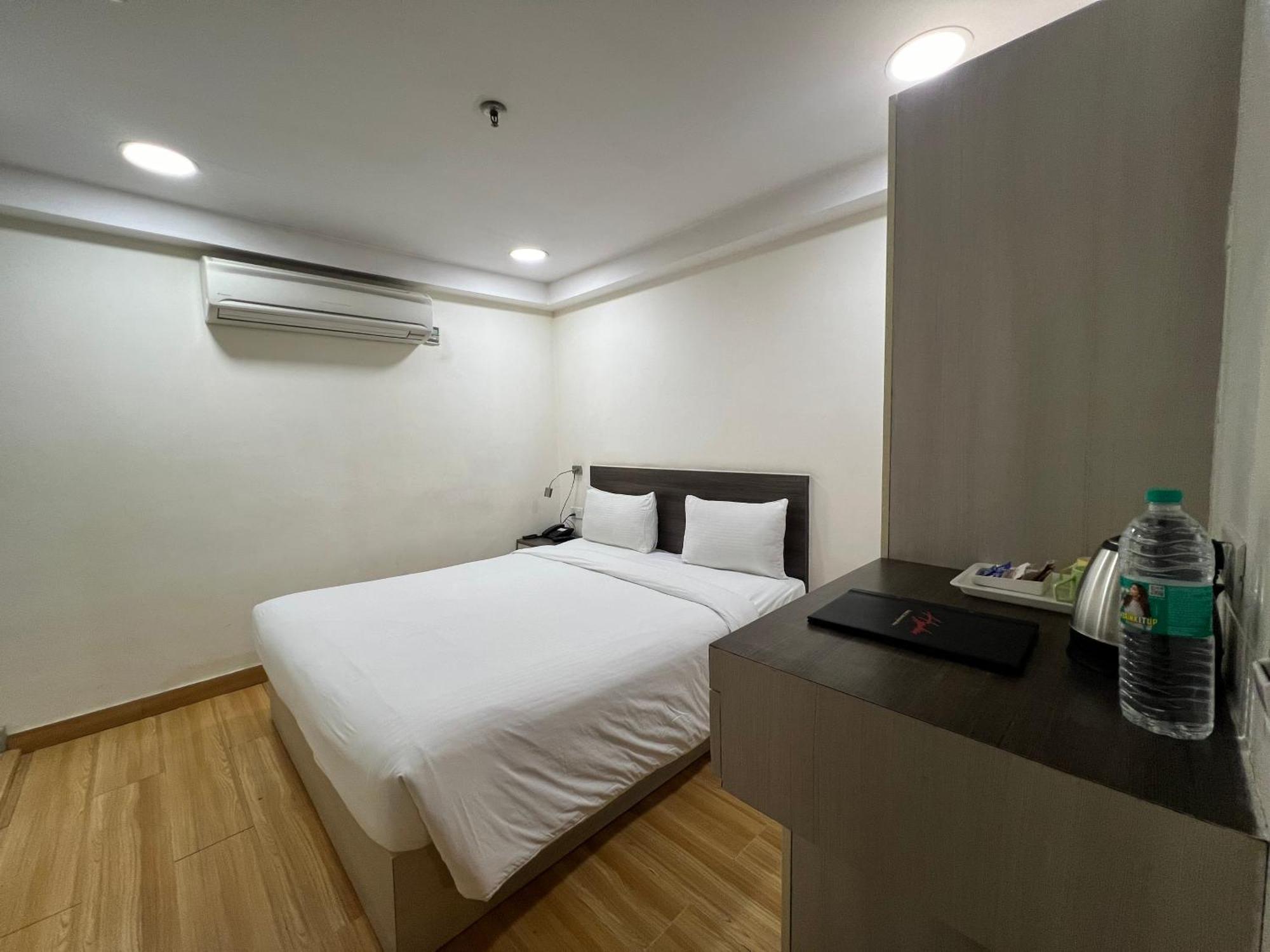 Hyphen Business Hotel 노이다 외부 사진
