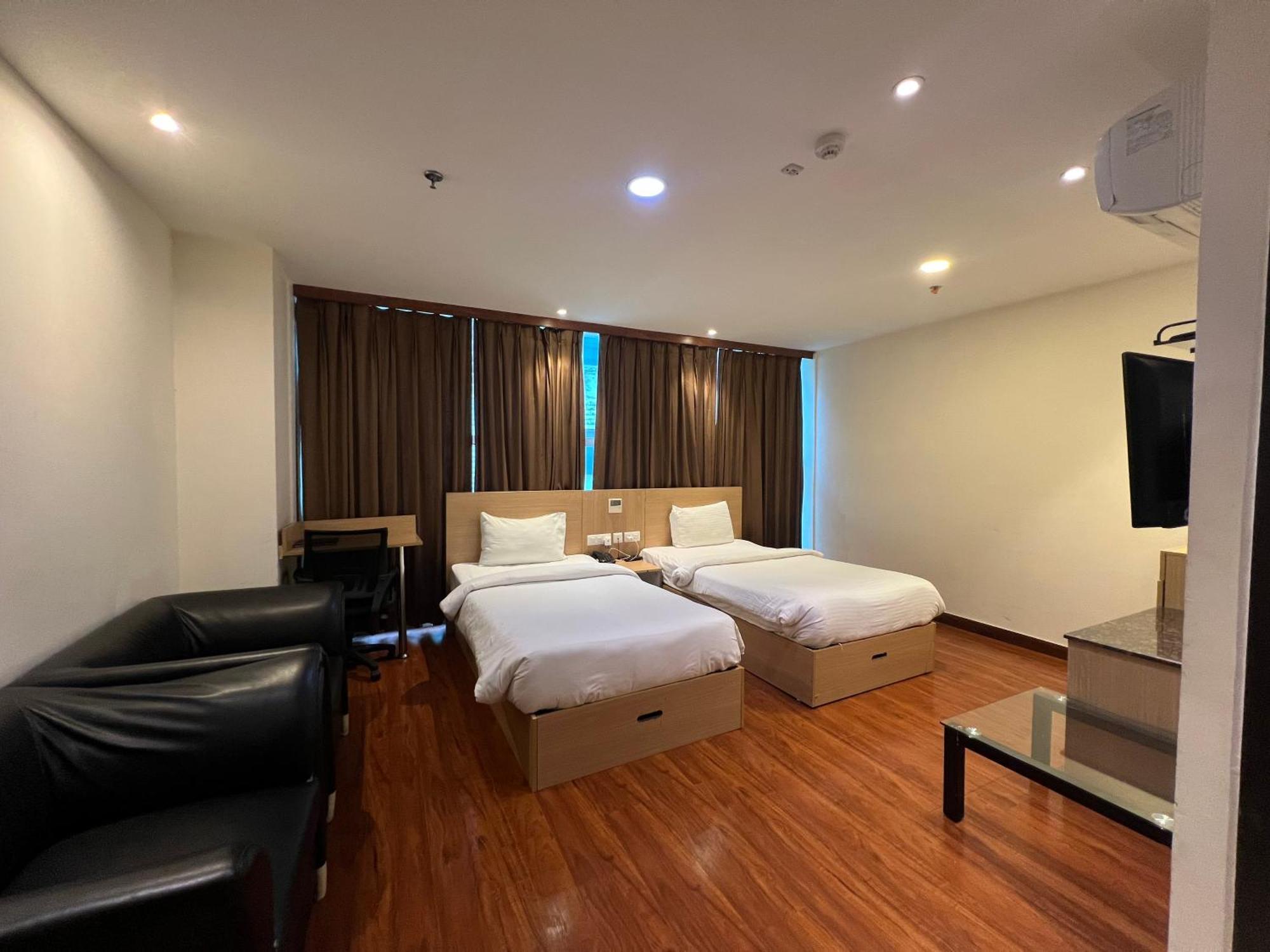 Hyphen Business Hotel 노이다 외부 사진