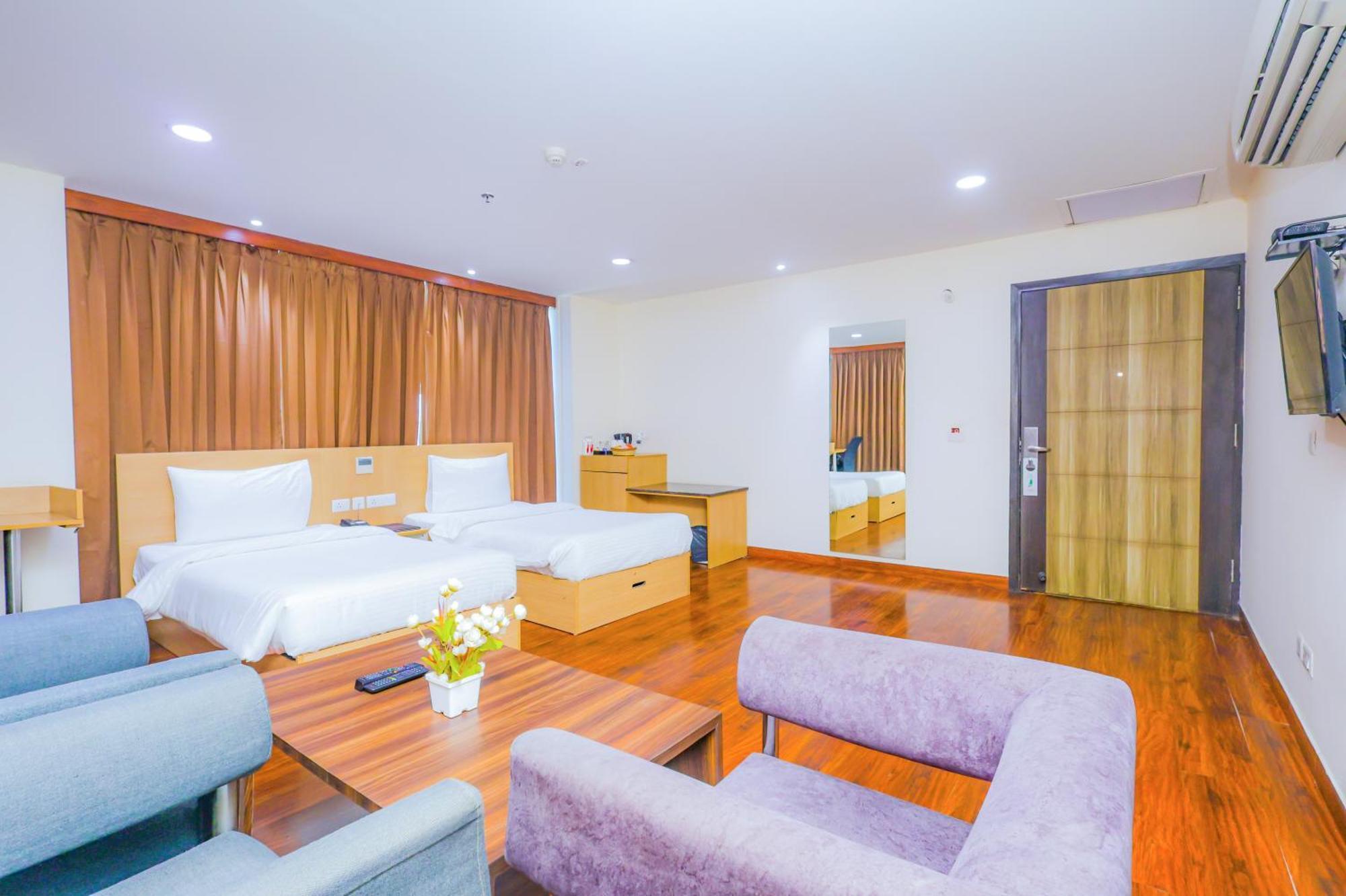 Hyphen Business Hotel 노이다 외부 사진