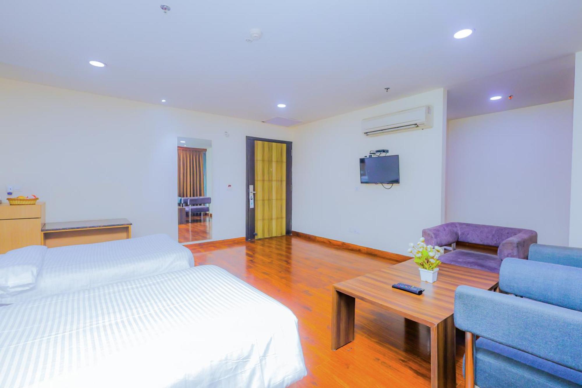 Hyphen Business Hotel 노이다 외부 사진