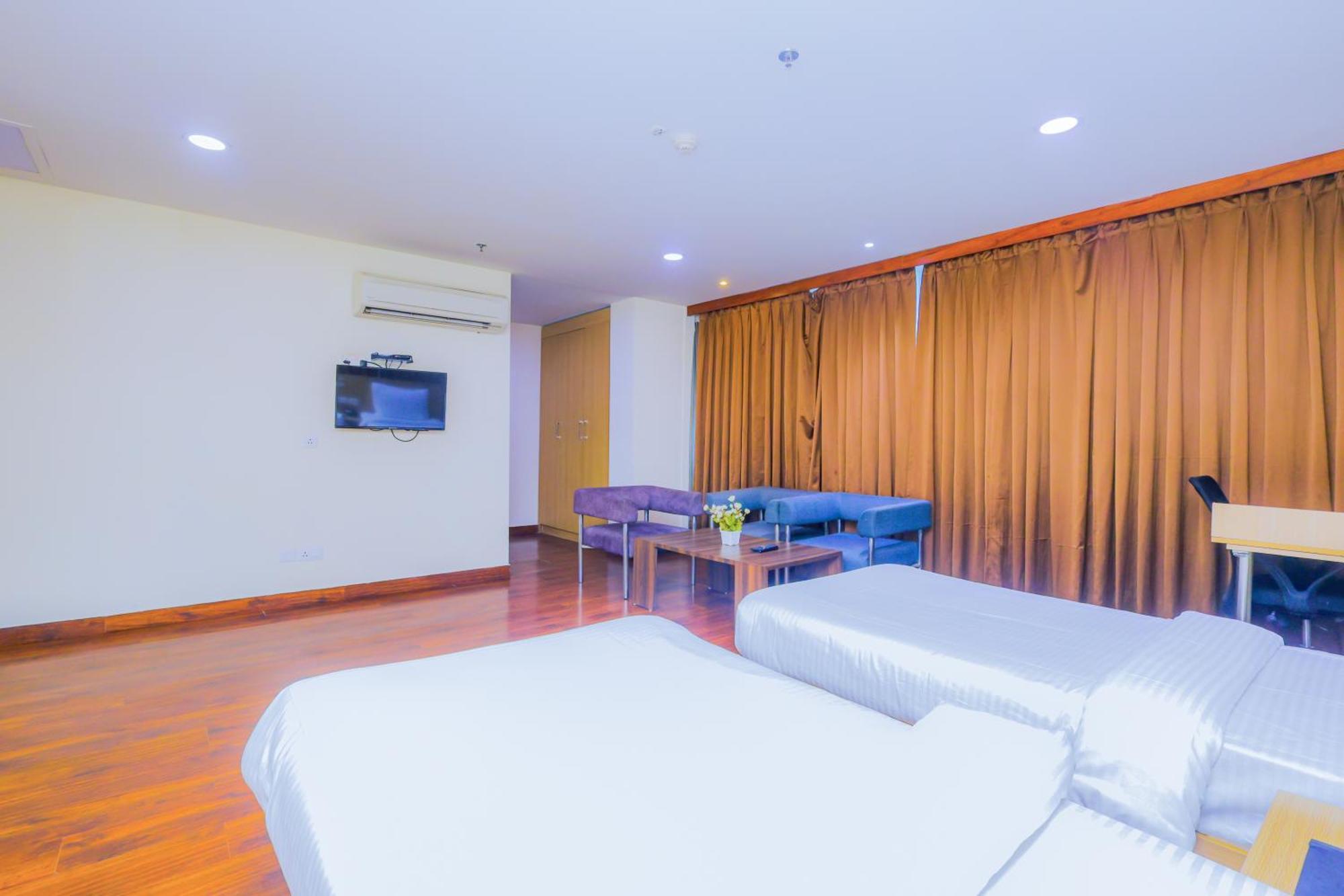 Hyphen Business Hotel 노이다 외부 사진
