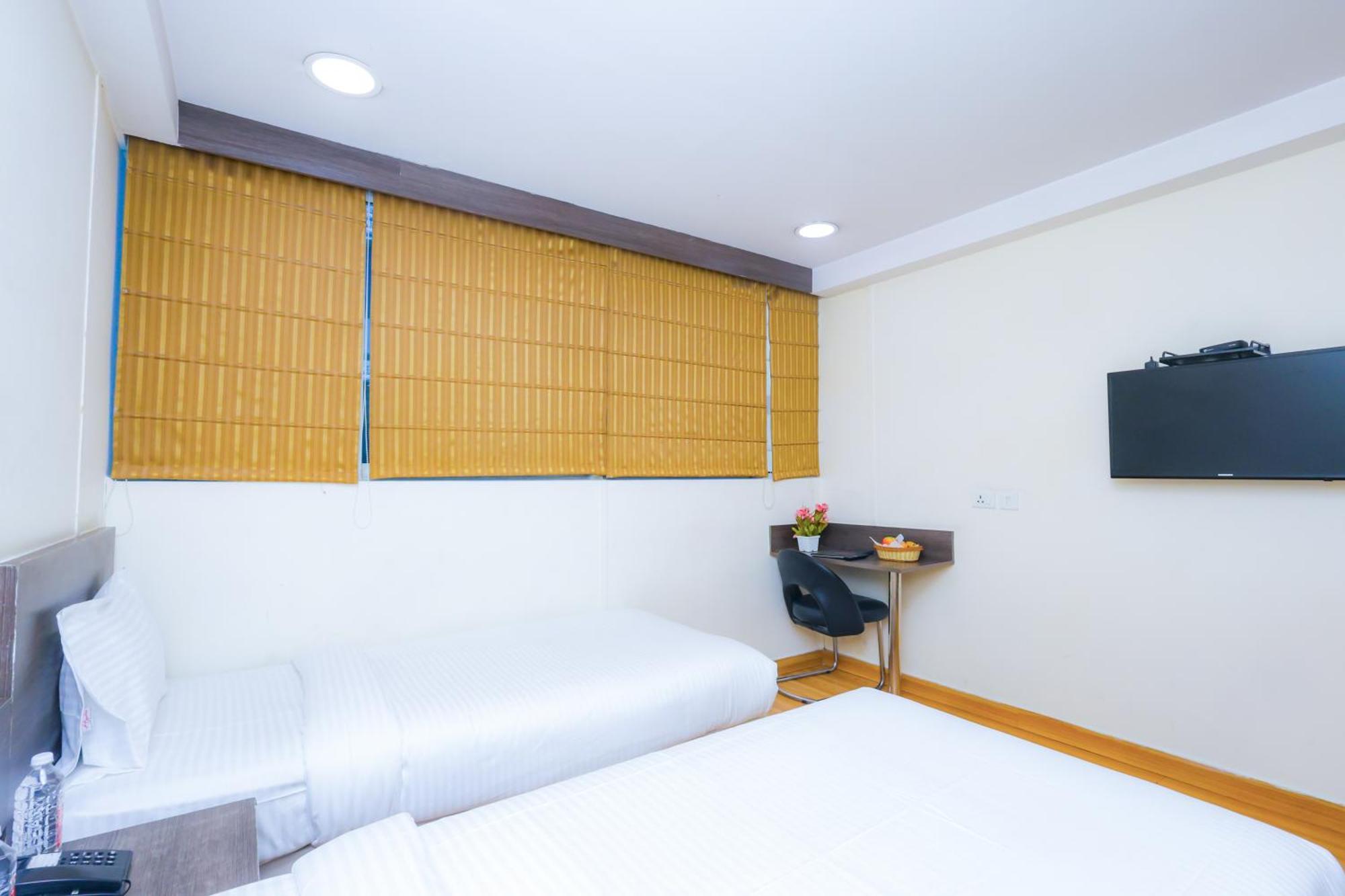 Hyphen Business Hotel 노이다 외부 사진