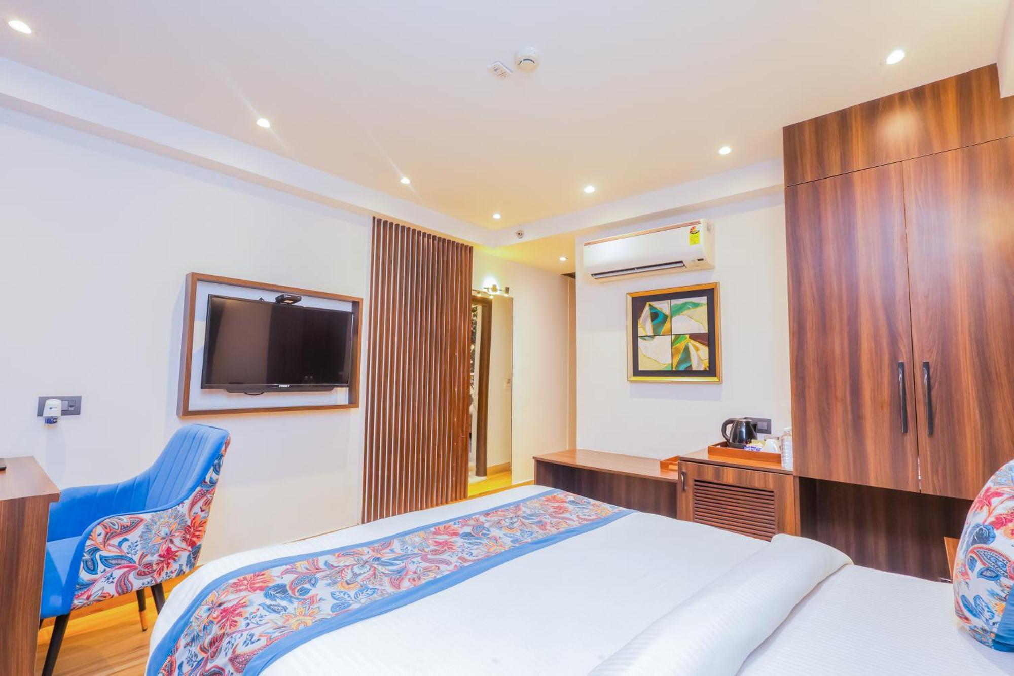 Hyphen Business Hotel 노이다 외부 사진