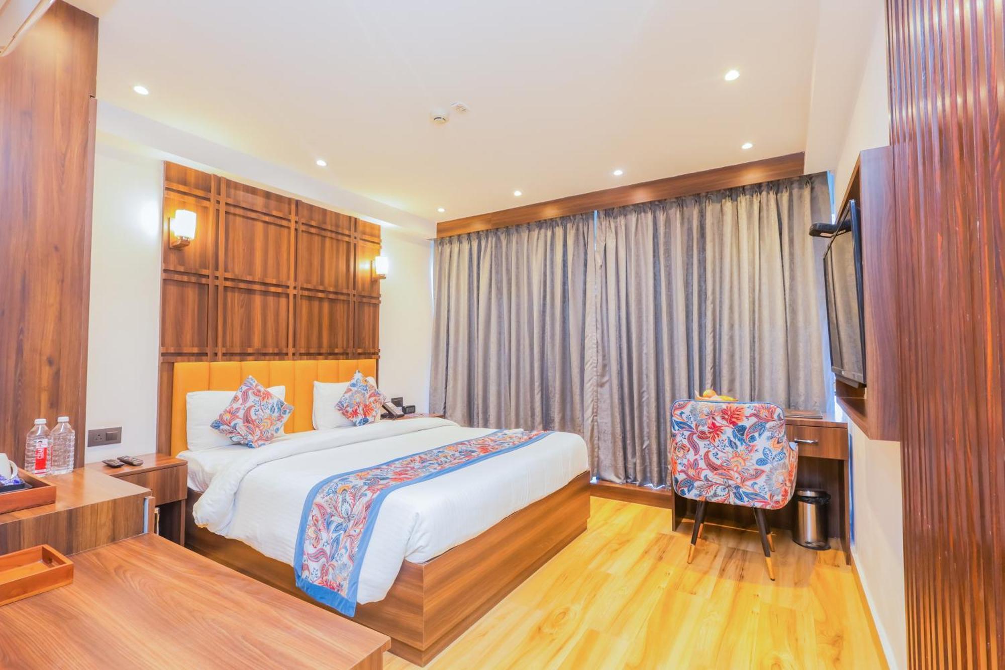 Hyphen Business Hotel 노이다 외부 사진
