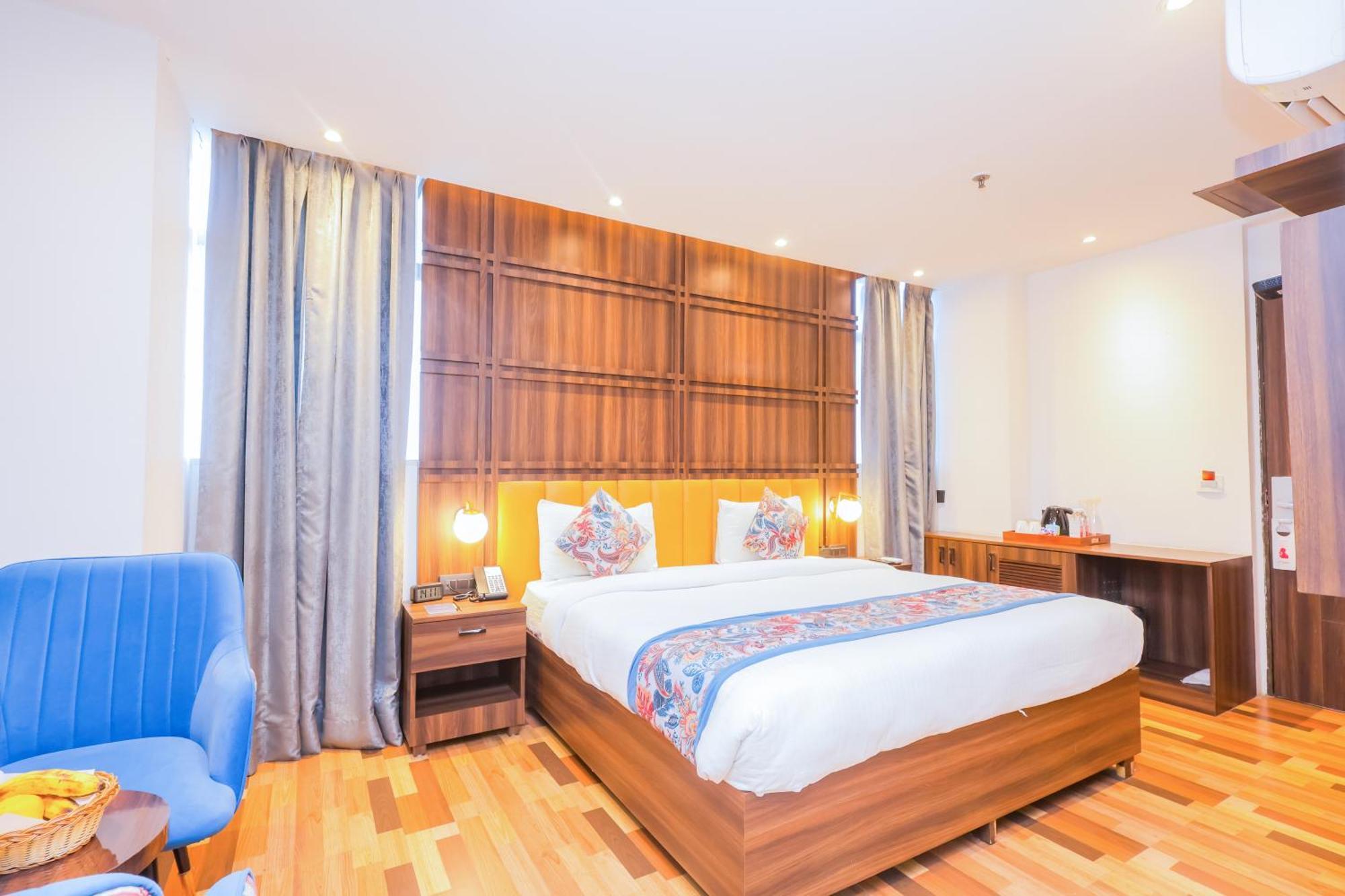 Hyphen Business Hotel 노이다 외부 사진