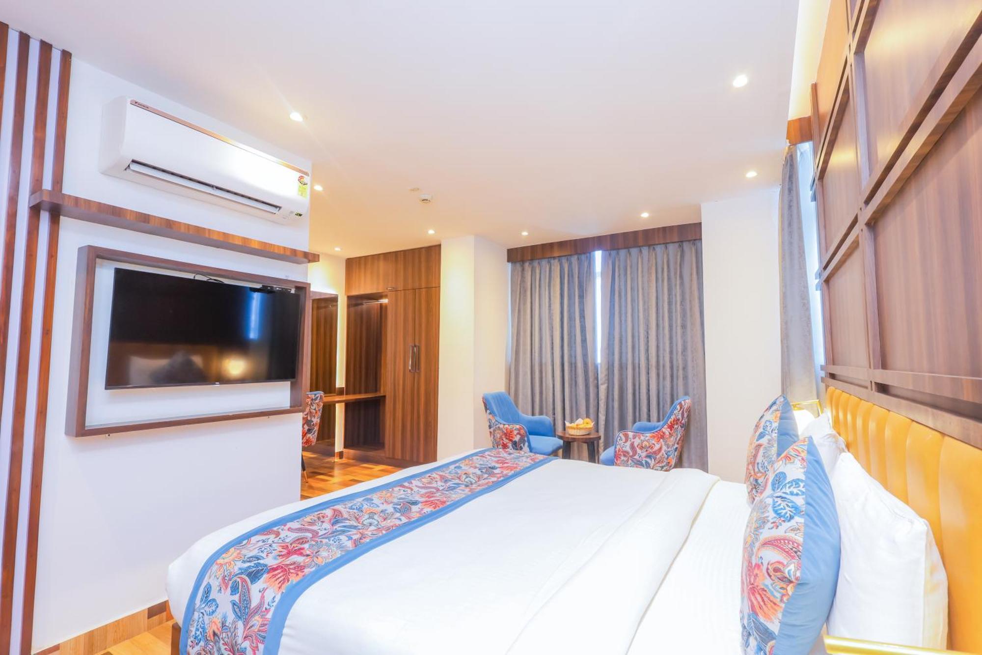 Hyphen Business Hotel 노이다 외부 사진