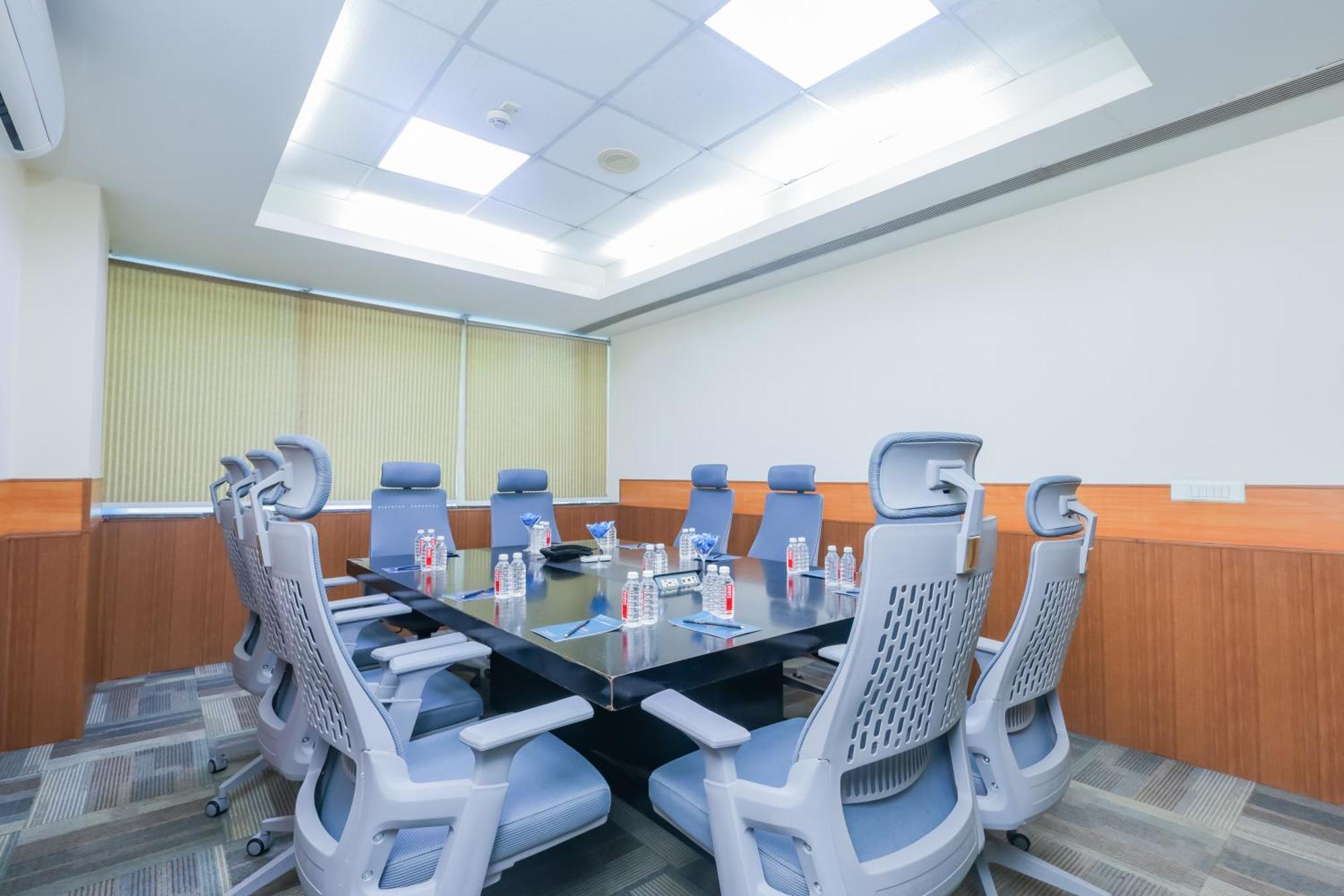 Hyphen Business Hotel 노이다 외부 사진