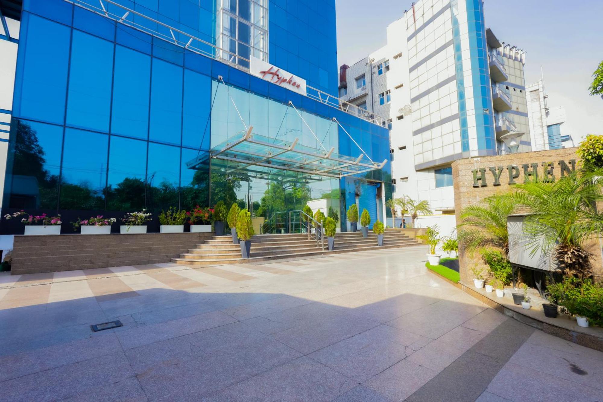 Hyphen Business Hotel 노이다 외부 사진