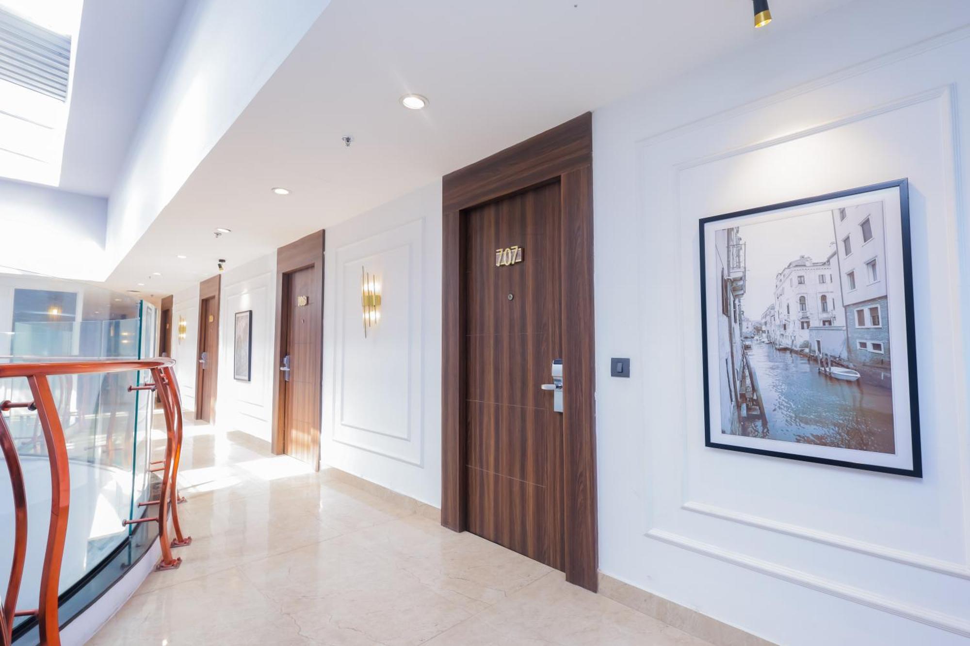 Hyphen Business Hotel 노이다 외부 사진