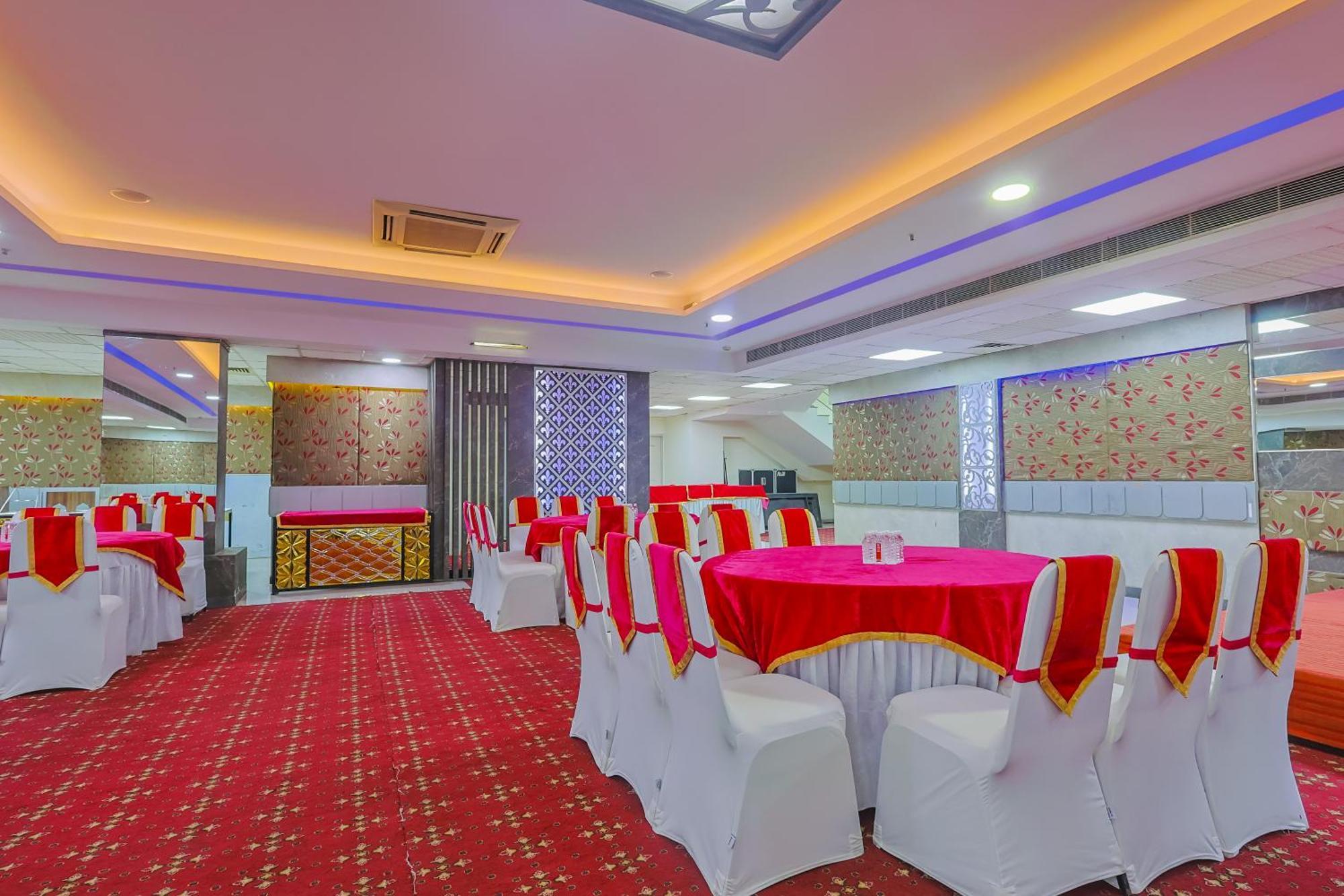Hyphen Business Hotel 노이다 외부 사진