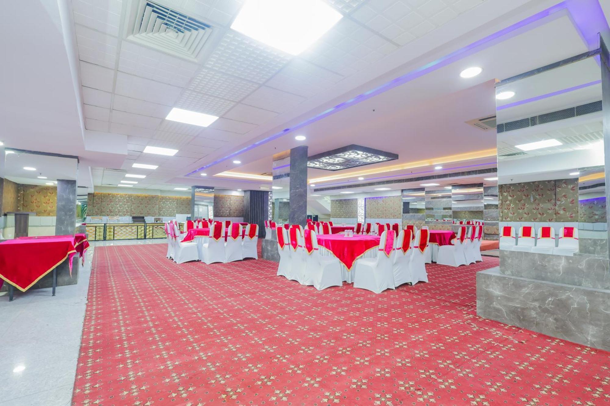 Hyphen Business Hotel 노이다 외부 사진