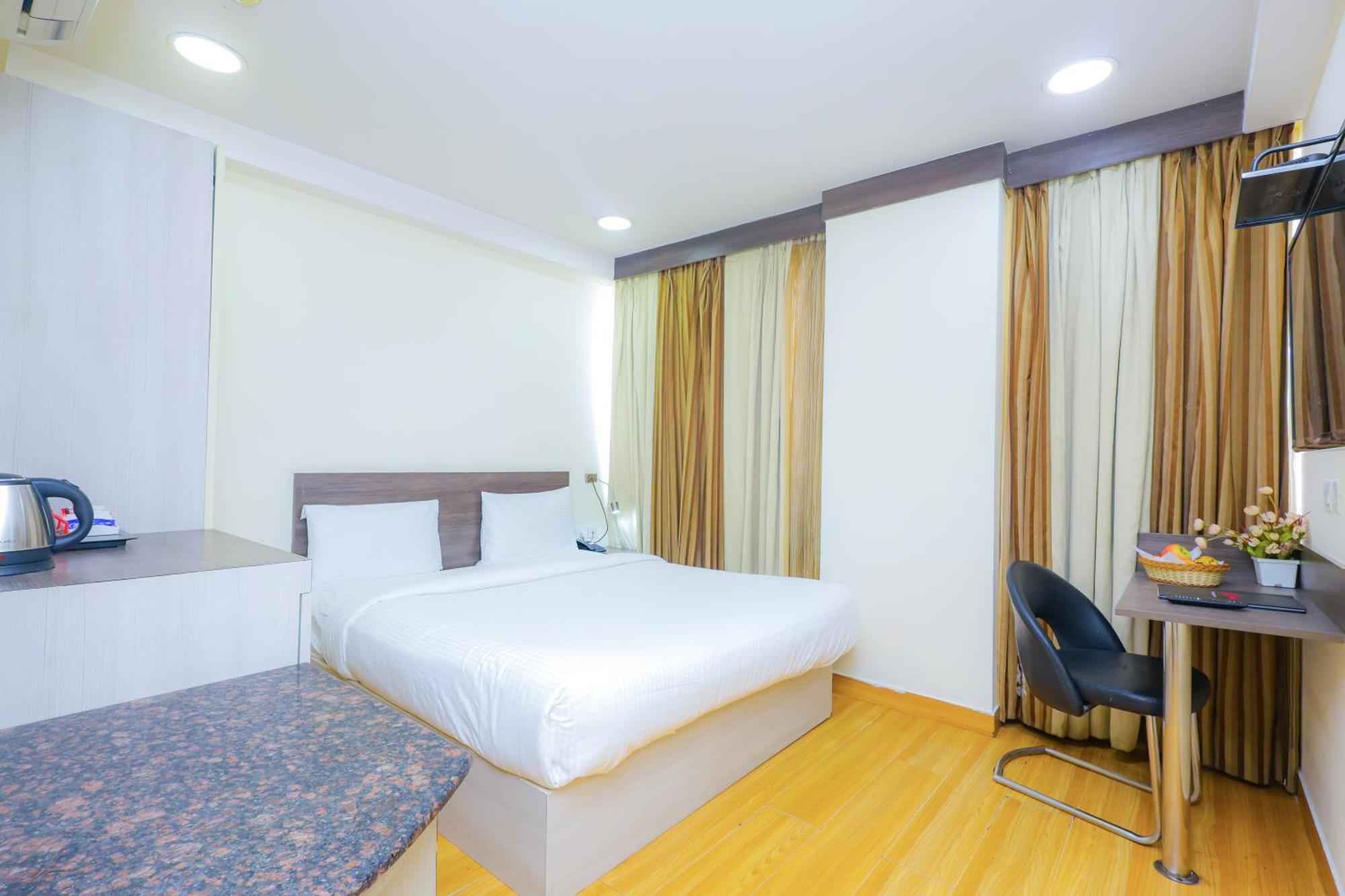 Hyphen Business Hotel 노이다 외부 사진