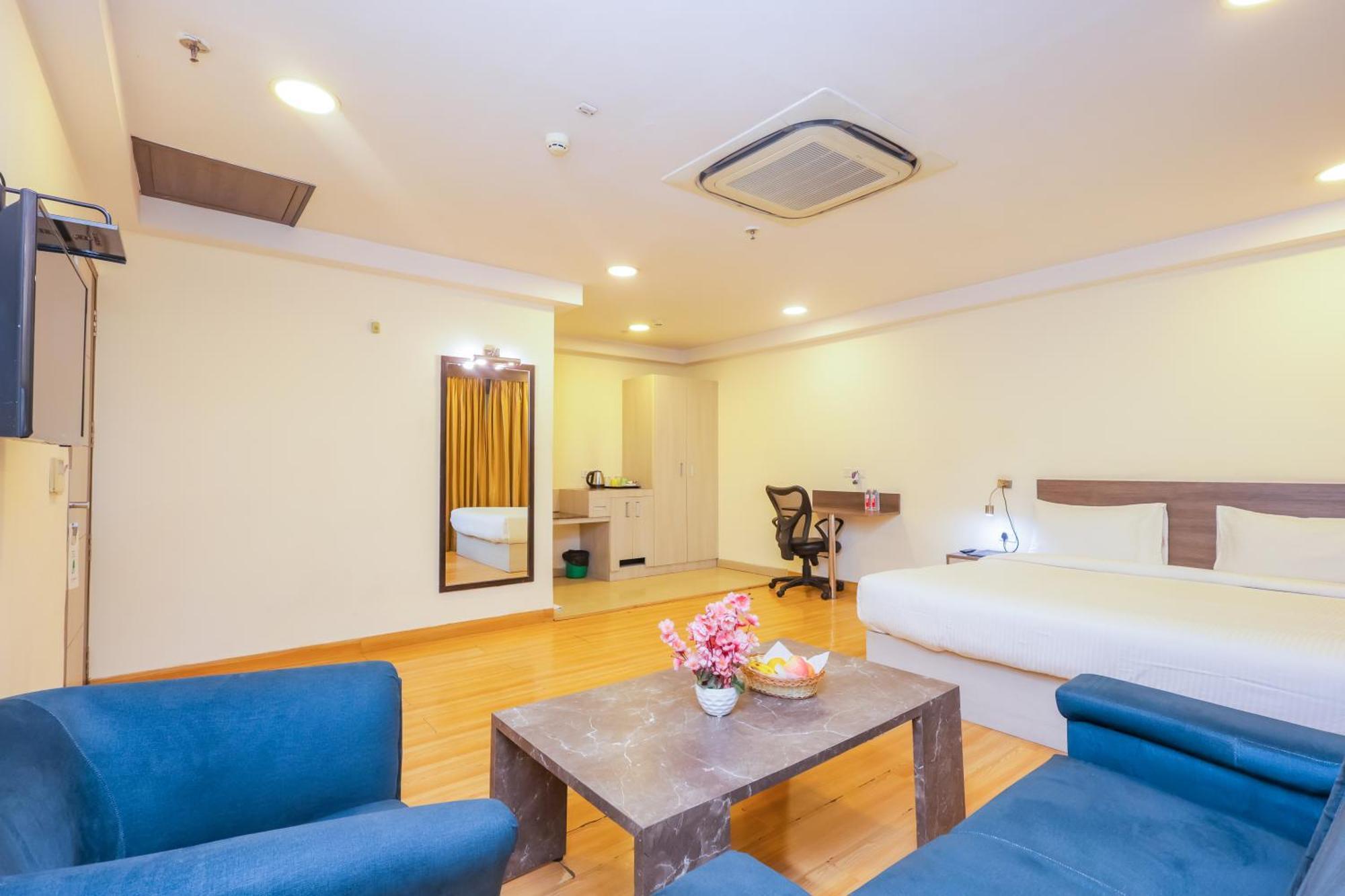 Hyphen Business Hotel 노이다 외부 사진