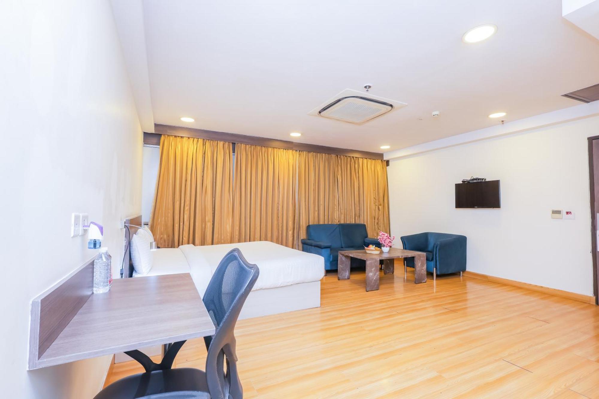 Hyphen Business Hotel 노이다 외부 사진