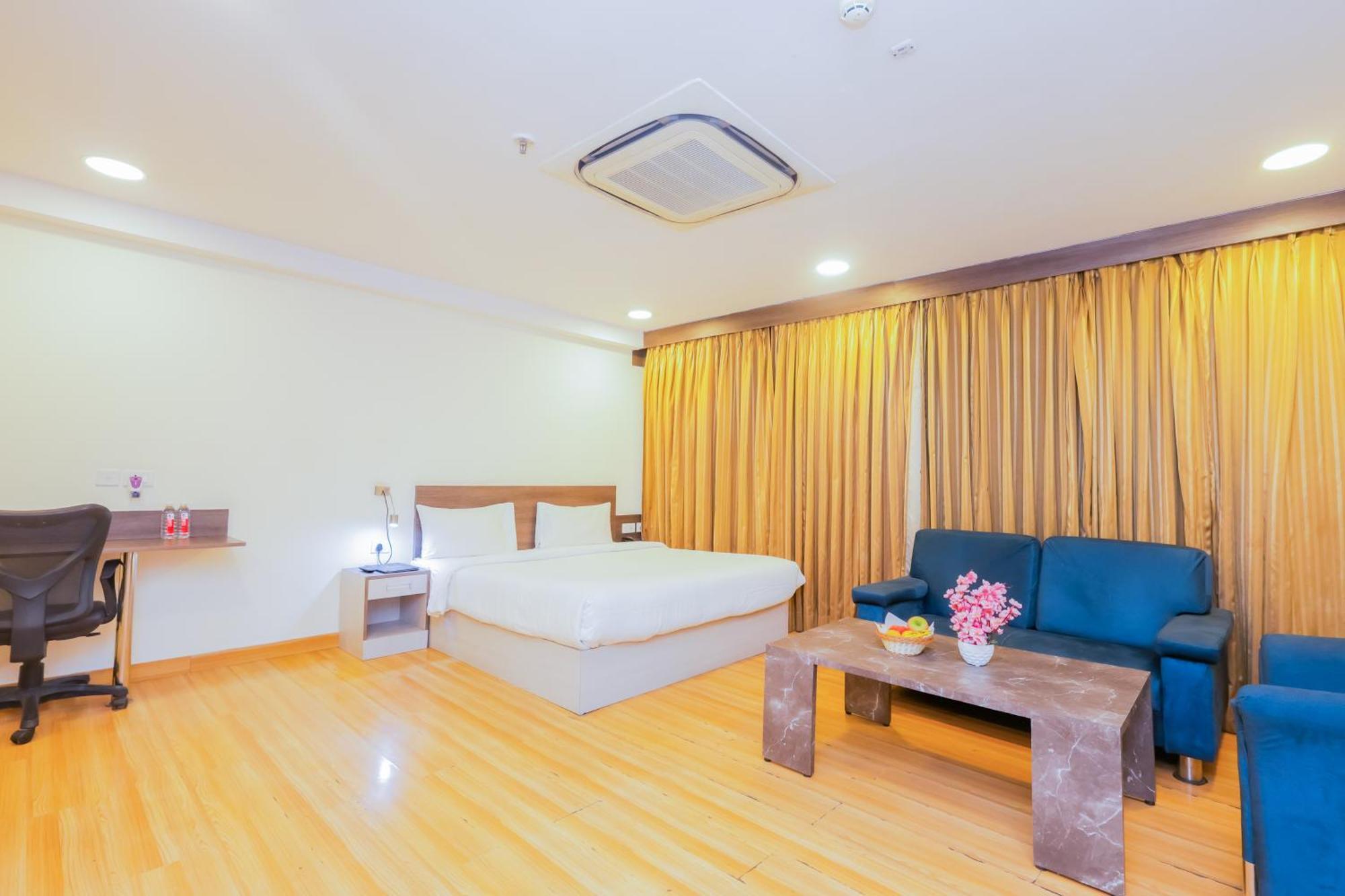 Hyphen Business Hotel 노이다 외부 사진